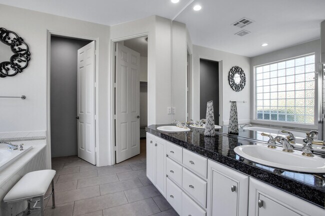 Building Photo - 78858 Breckenridge Dr