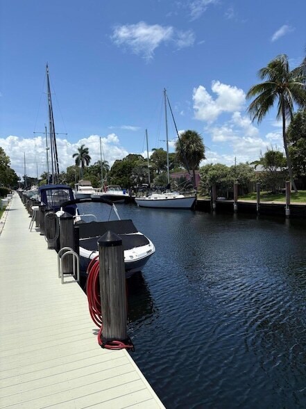 Building Photo - 1201 River Reach Dr