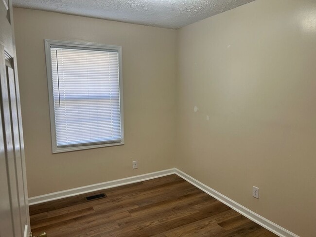 Building Photo - 511 Grey St