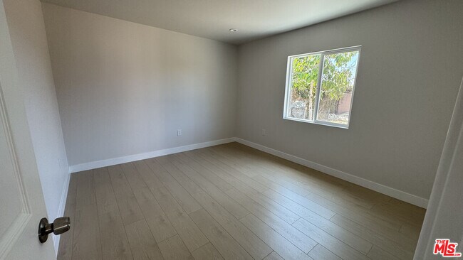 Building Photo - 806 N Grandee Ave