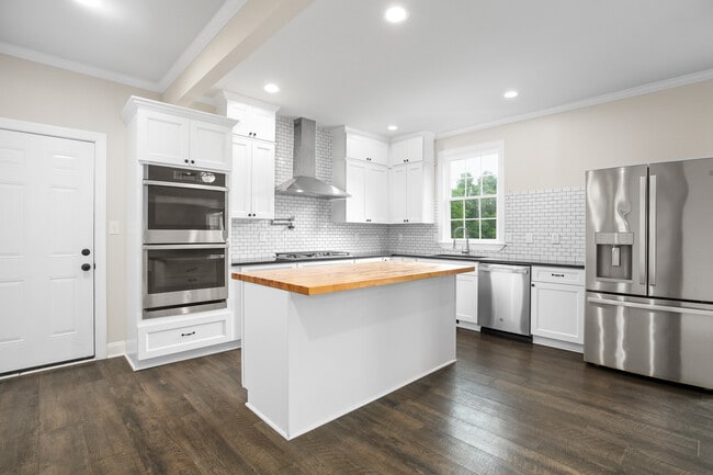 Building Photo - 6337 Louisianna Rd