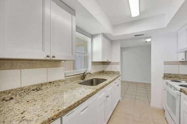 Building Photo - 3511 NW 7th Ct