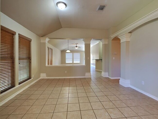 Building Photo - No Application Fee* $500 off first months ...