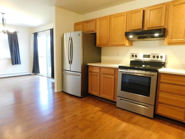 Building Photo - Spacious Home in Fruitvale