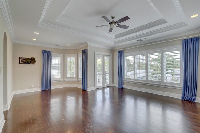 Building Photo - 425 NE 11th Ave