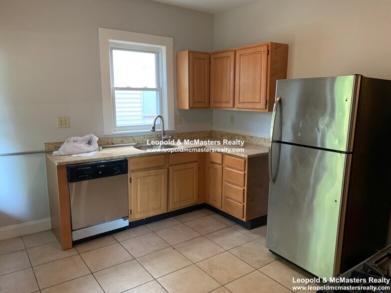 Building Photo - 21 Roseclair St