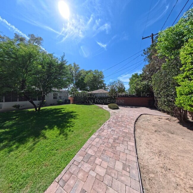 Building Photo - 4025 Terracina Dr
