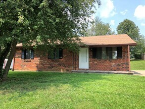 Building Photo - Charming 3- bedroom, 1 Bathroom Home In El...