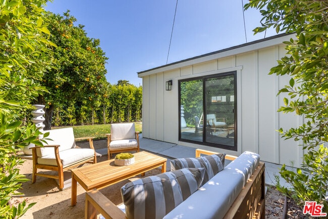 Building Photo - 3840 Lyceum Ave