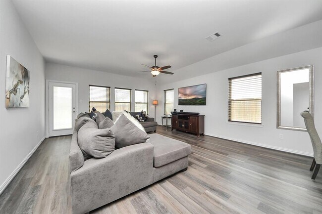 Building Photo - 7009 Terra Ln