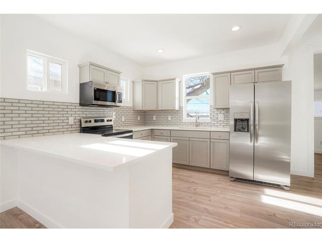 Building Photo - Spacious 2 Bed 2.5 Bath in the heart of Baker!