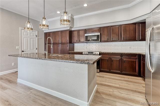 Building Photo - 9885 Greensview Cir