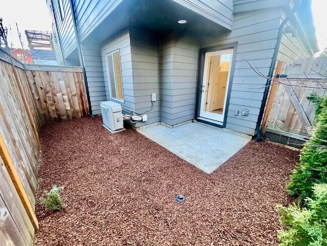 Building Photo - NEWLY REDUCE PRICE on this Modern 3BR Town...