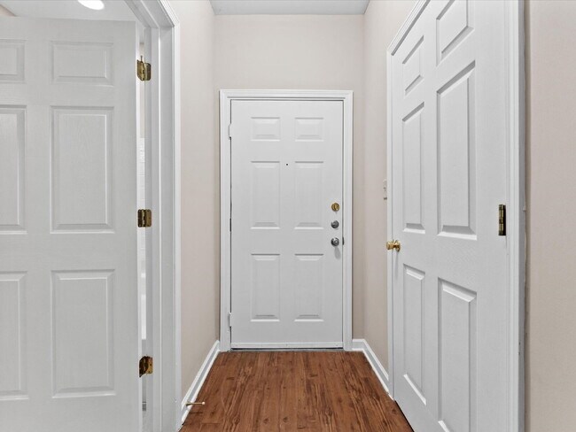 Building Photo - 704 Bristol Village Dr