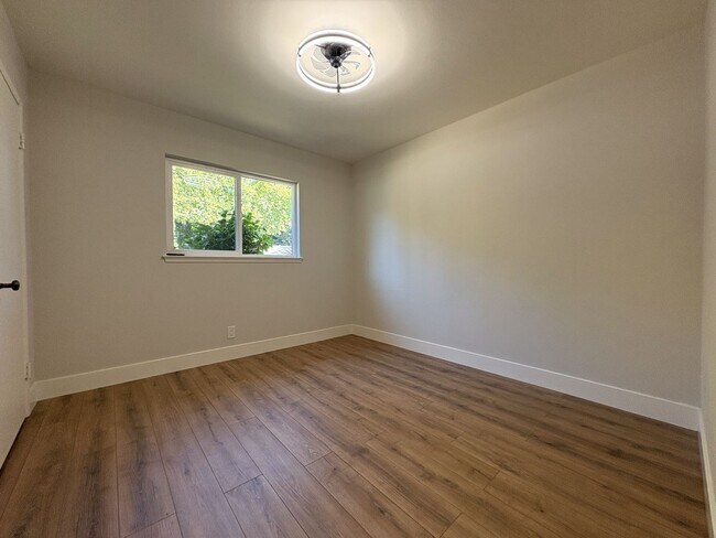 Building Photo - Modern Oasis in the Heart of Los Altos – U...
