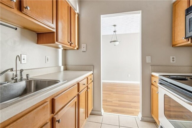 Building Photo - 3155 7 Pines Ct NW
