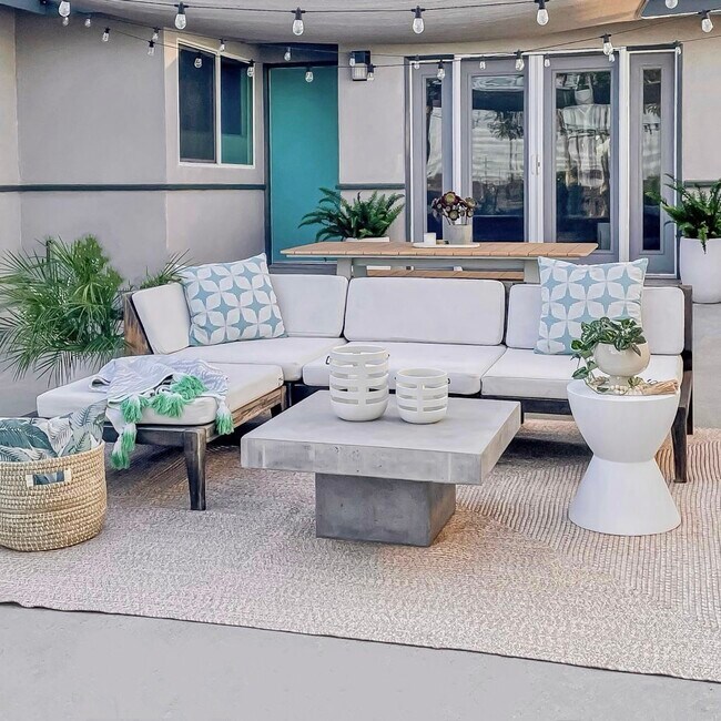 Building Photo - 3809 Floral Dr