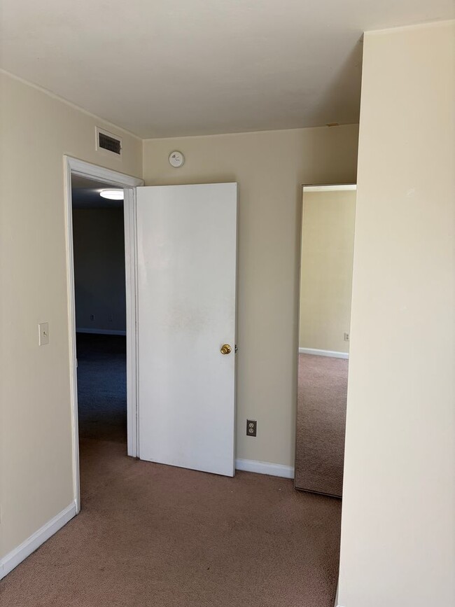 Building Photo - 4BR/2BA Near Virginia Tech | Bus Route, Laundry In-Unit