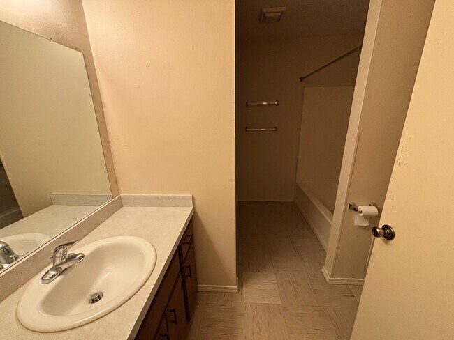 Building Photo - 311 N Joplin, Apt 1-7