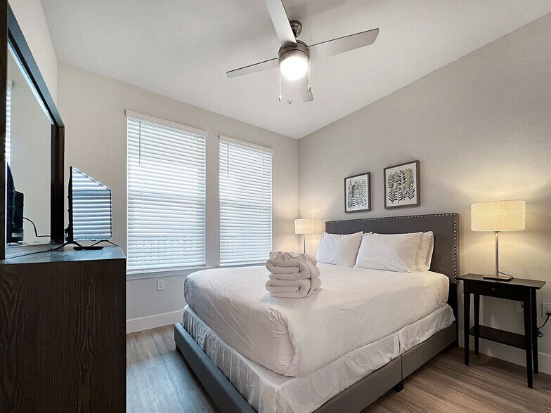 Building Photo - 8985 Bertha Palmer Blvd