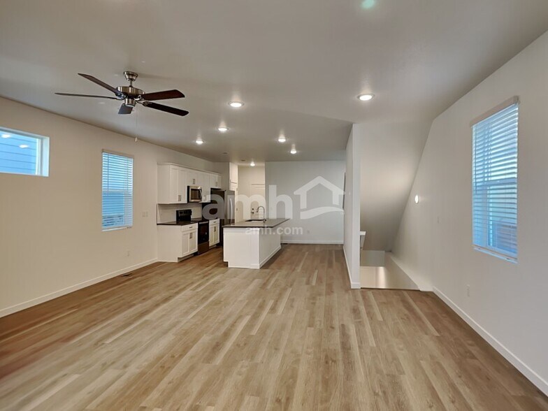 Building Photo - 23652 E 3rd Pl