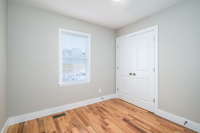 Building Photo - Remarkably Renovated Ranch in the Heart of Maiden!