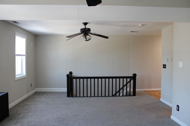 Building Photo - One Bedroom Second Floor Apartment- Dundal...