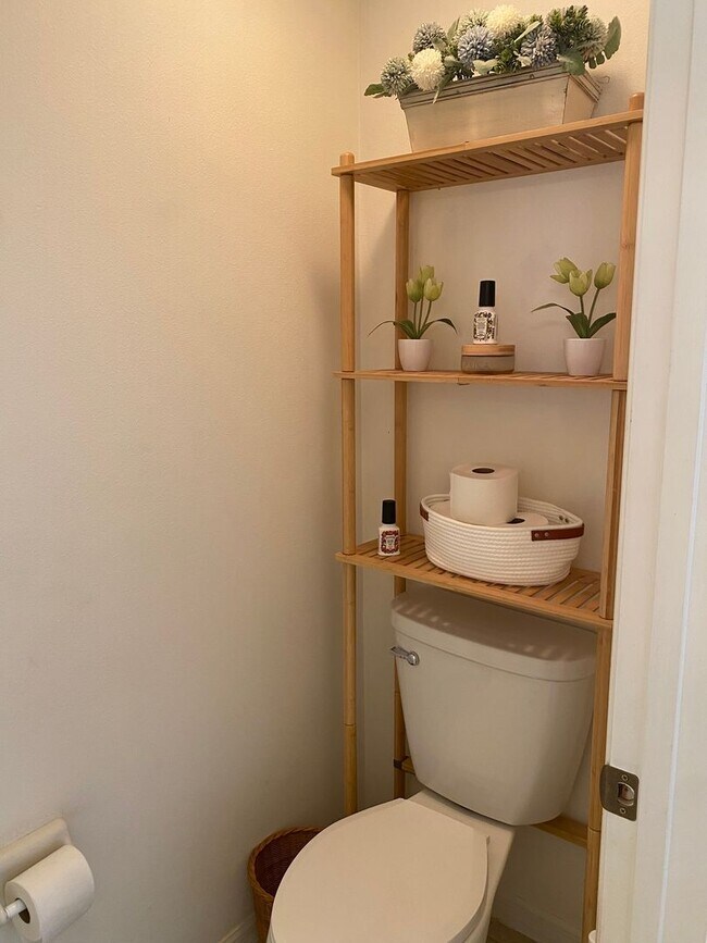 Building Photo - NOTE . Beautiful Long Term or possibly short term rental  If property is rented long term, winter...