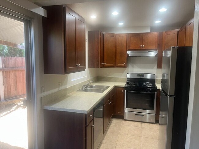 Building Photo - 481 N Cypress St