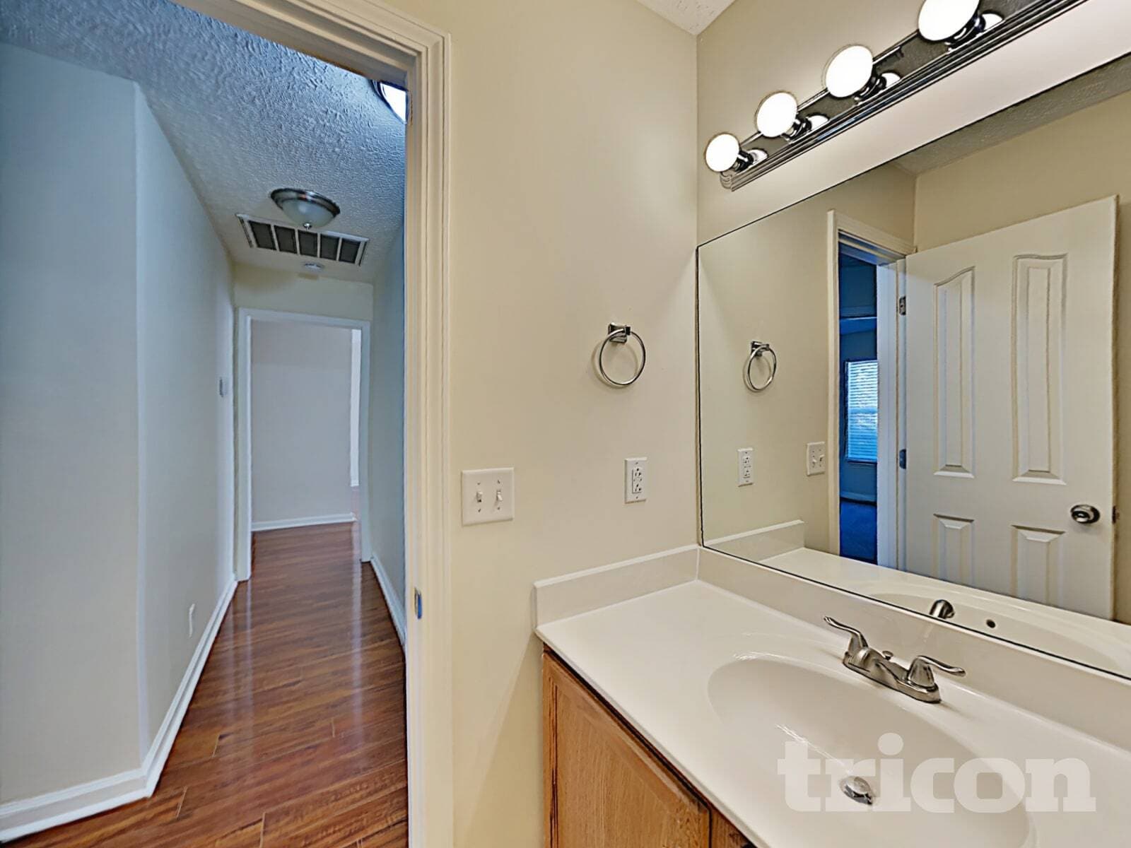 Building Photo - 3013 Weybridge Dr