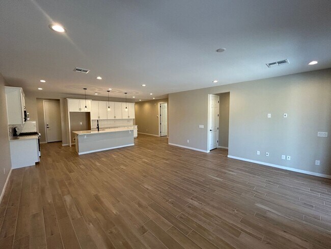 Building Photo - 18570 W Swayback Pass