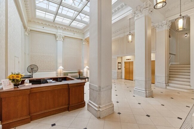 Building Photo - 21 Beacon St