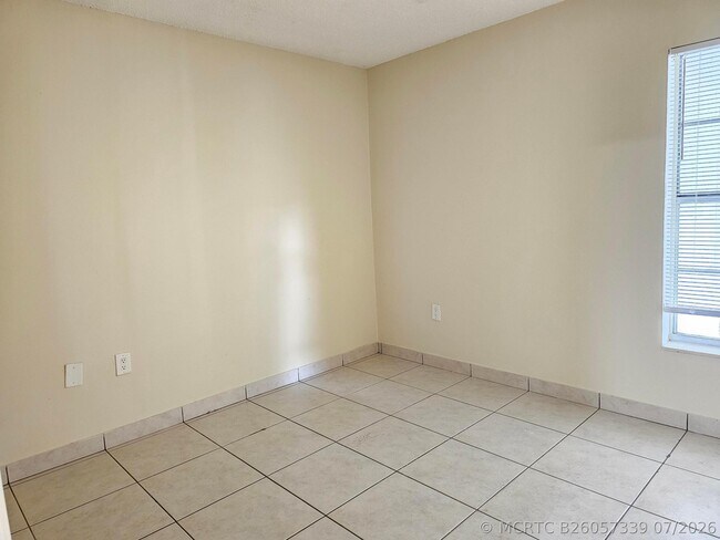 Building Photo - 5836 S 37th Ct