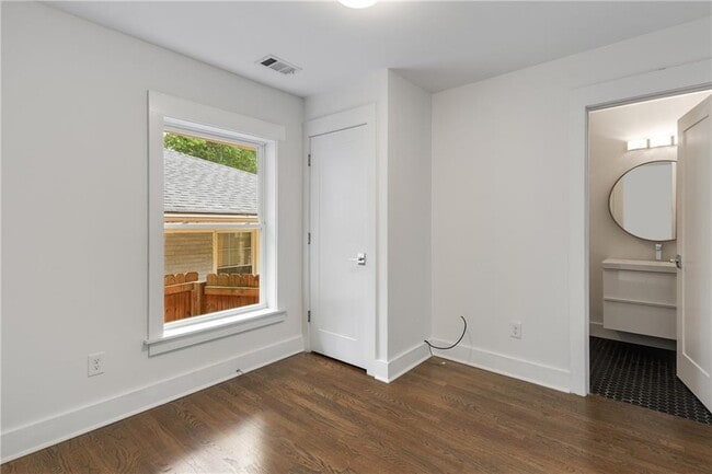 Building Photo - 435 McWilliams Ave SE