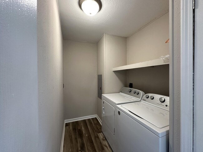 Building Photo - 4625 Canary Way