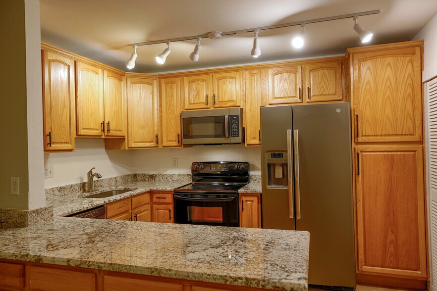 Building Photo - 3120 Corona Trl