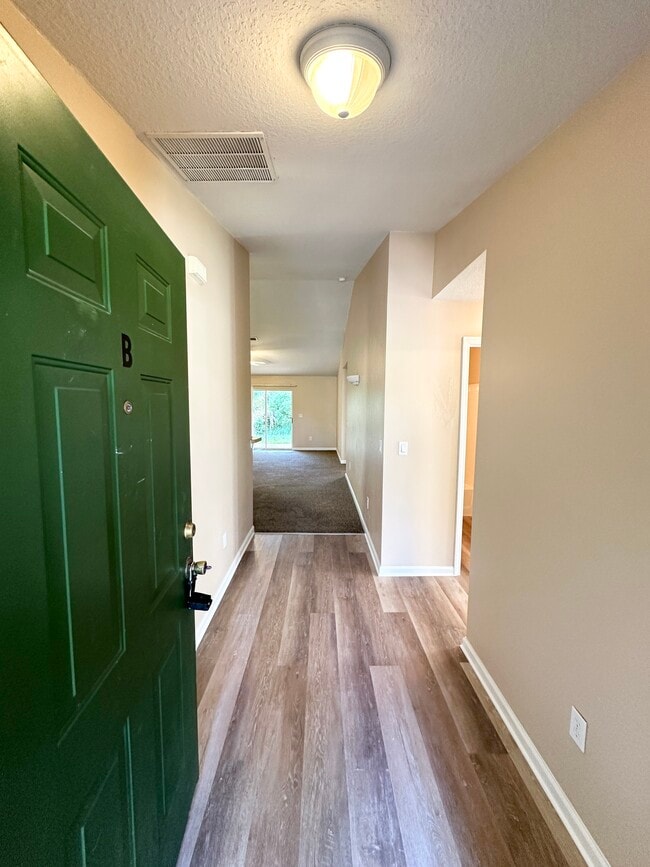 Building Photo - 23 Eton Ln