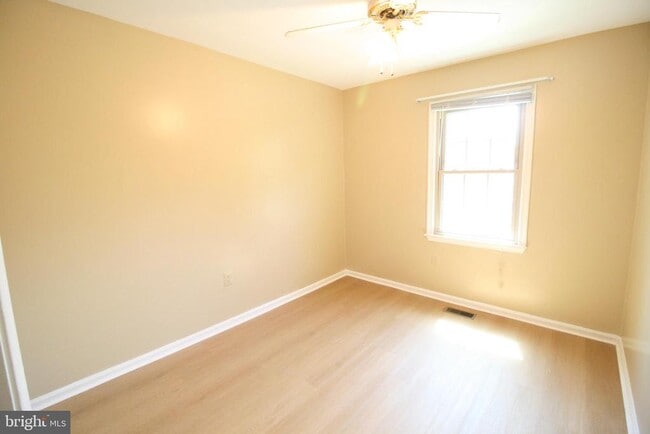 Building Photo - 130 Deer Park Ln