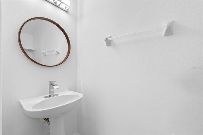 Building Photo - 102 Chelsea Dr