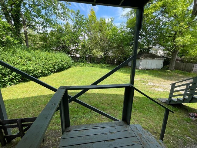 Building Photo - 1 Bedroom, 1 Bathroom Unit in Greensboro!