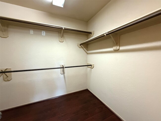 Building Photo - 24210 Silversmith Ln