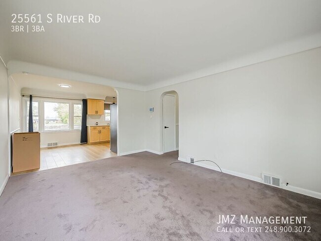 Building Photo - 25561 S River Rd
