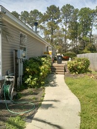 Building Photo - 881 Whaler Pl