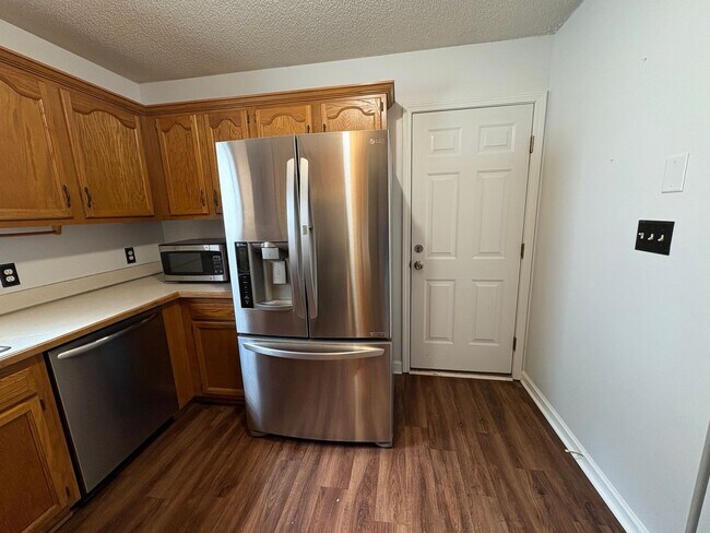 Building Photo - 2 Bed 2 Bath Home Near Cherry Park