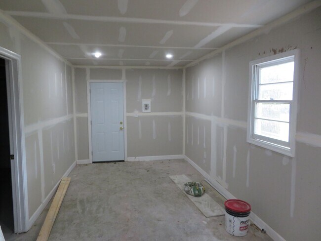Building Photo - Brace yourself, because this Walnut Hill beauty doesn’t just turn heads — it demands a double-tak...
