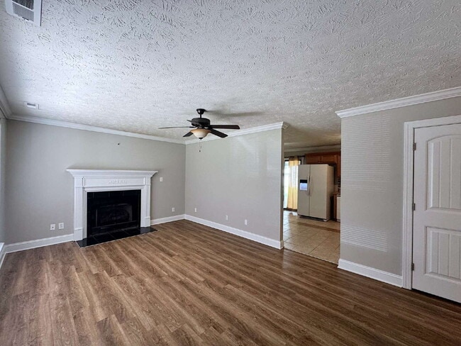 Building Photo - Well Maintained Three Bedroom Home in Hope...