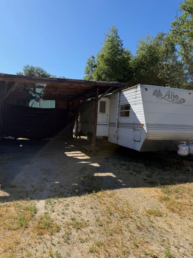 Building Photo - 18800 Cachagua Rd