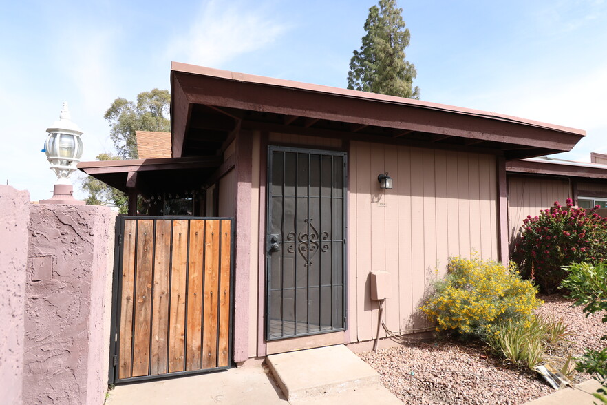 Building Photo - 931 S Casitas Dr