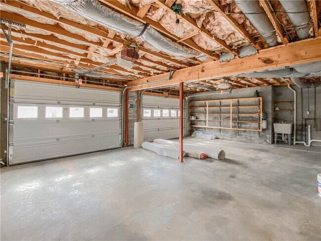 Building Photo - 255 Starritt Ln