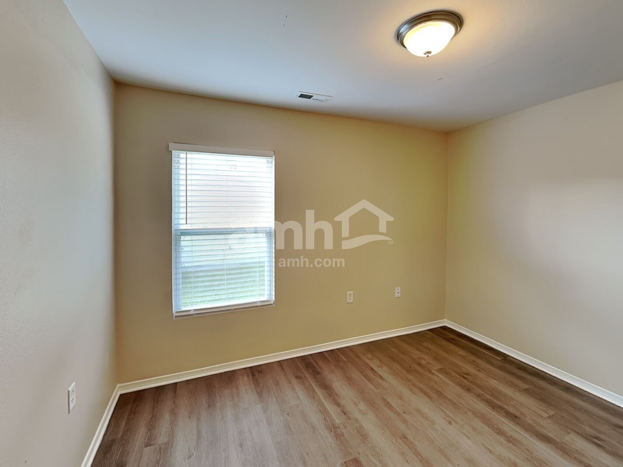 Building Photo - 10916 Thousand Oaks Dr